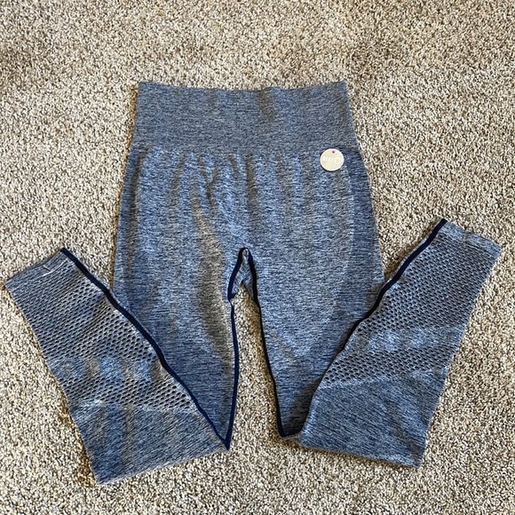 PINK Victoria's Secret Pants - NWT PINK Victoria’s Secret seamless leggings - size small